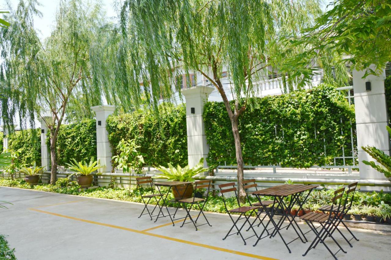 Siam Tharadol Hotel Bangkok Exterior foto