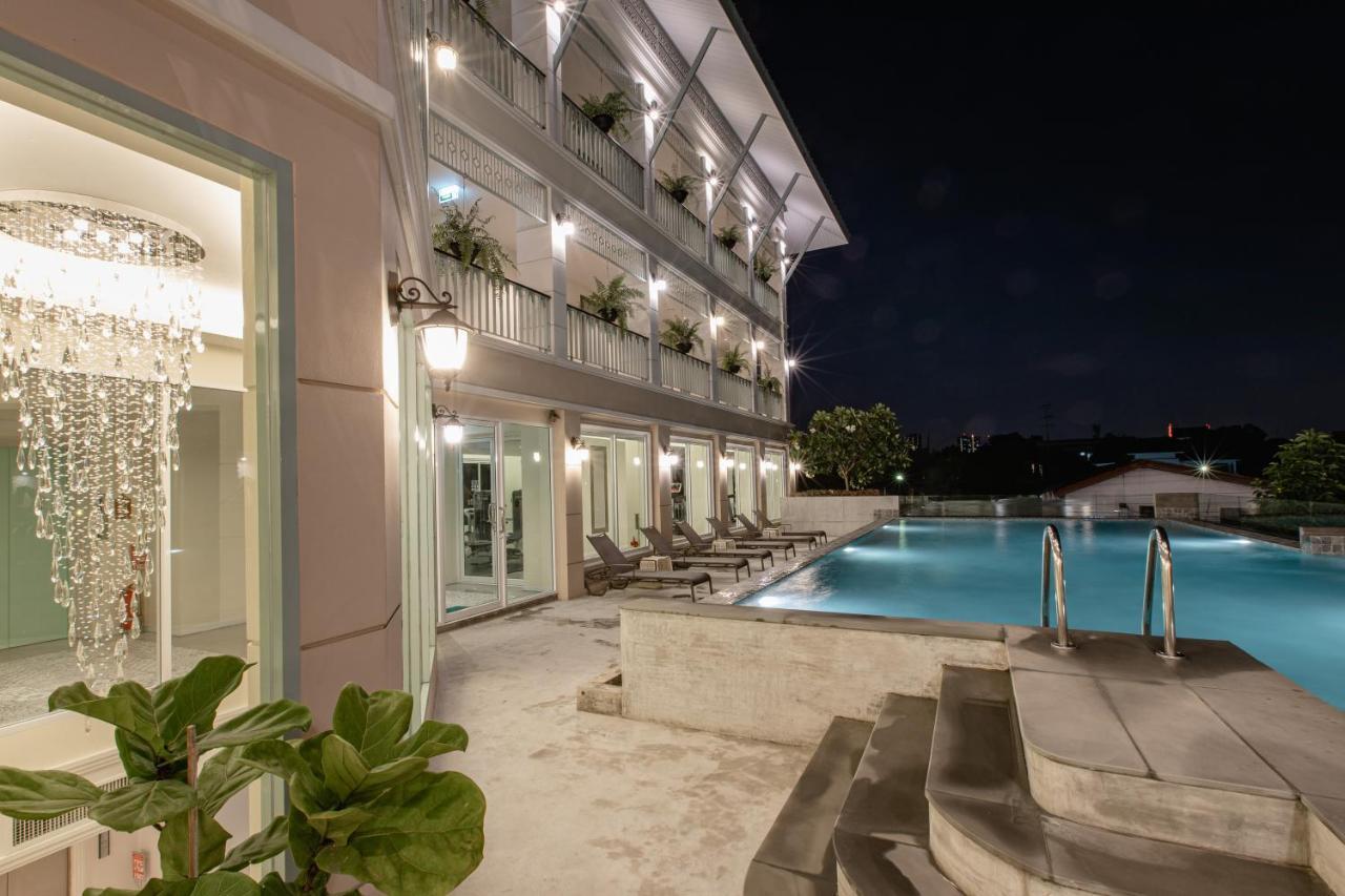 Siam Tharadol Hotel Bangkok Exterior foto